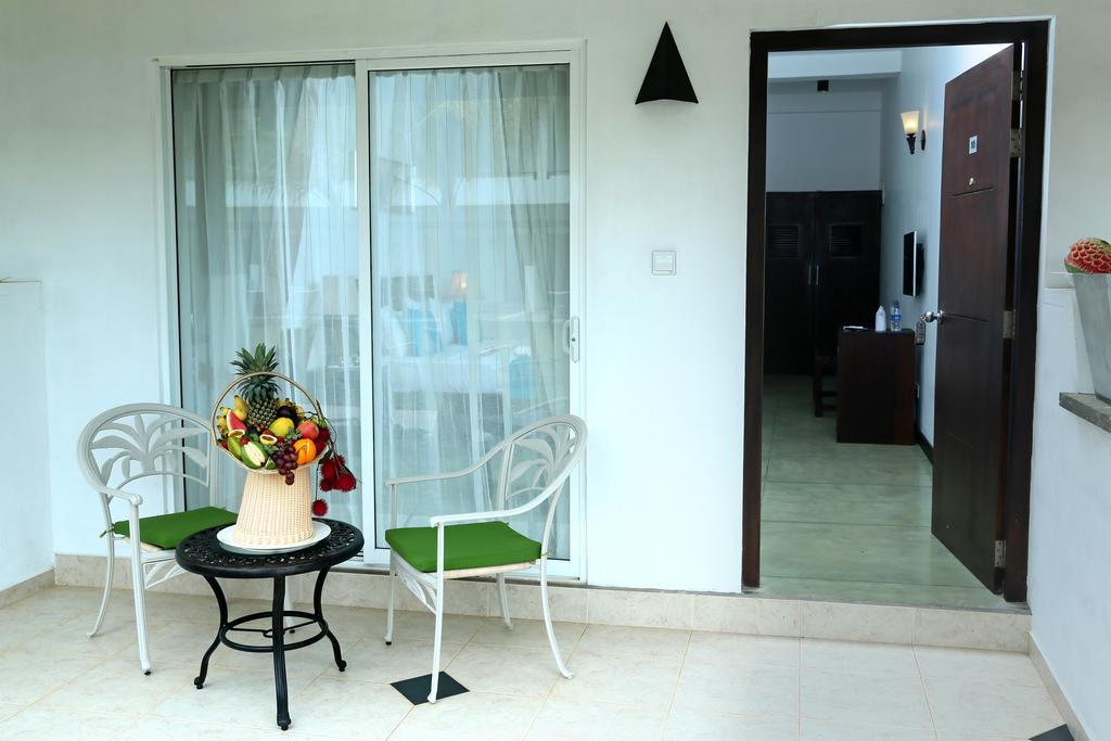 Coco Royal Beach Resort Kalutara Exterior foto