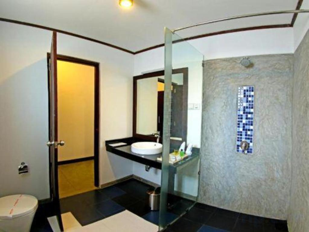 Coco Royal Beach Resort Kalutara Exterior foto